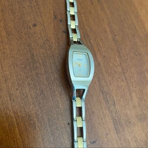 Women’s Fossil Watch (Silver & Gold)